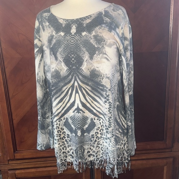 Sweater - Picture 1 of 6